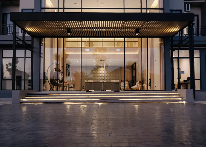 โรงแรม เดอะ เวย์ โฮเทล บ้านโป่ง 3*